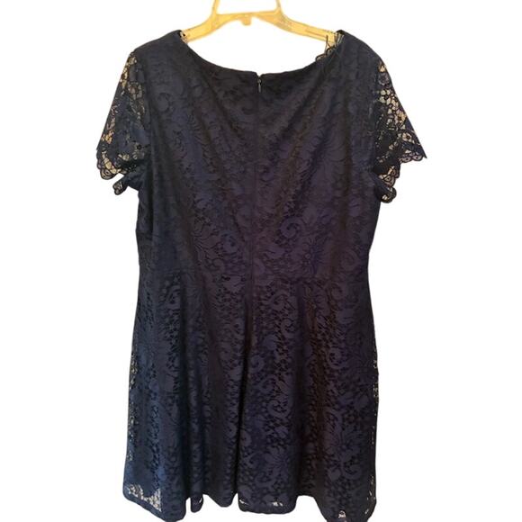London Times Navy Lace V Neck Short Sleeve Fit and Flare Midi Dress - Size 18W - Picture 2 of 9